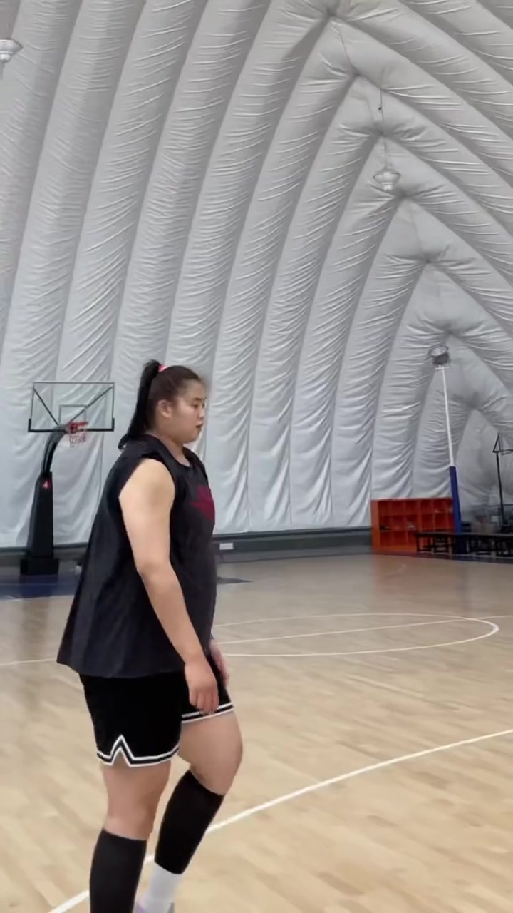 嚯，好魁梧！大寶貝劉禹彤背打你，你能頂住嗎？