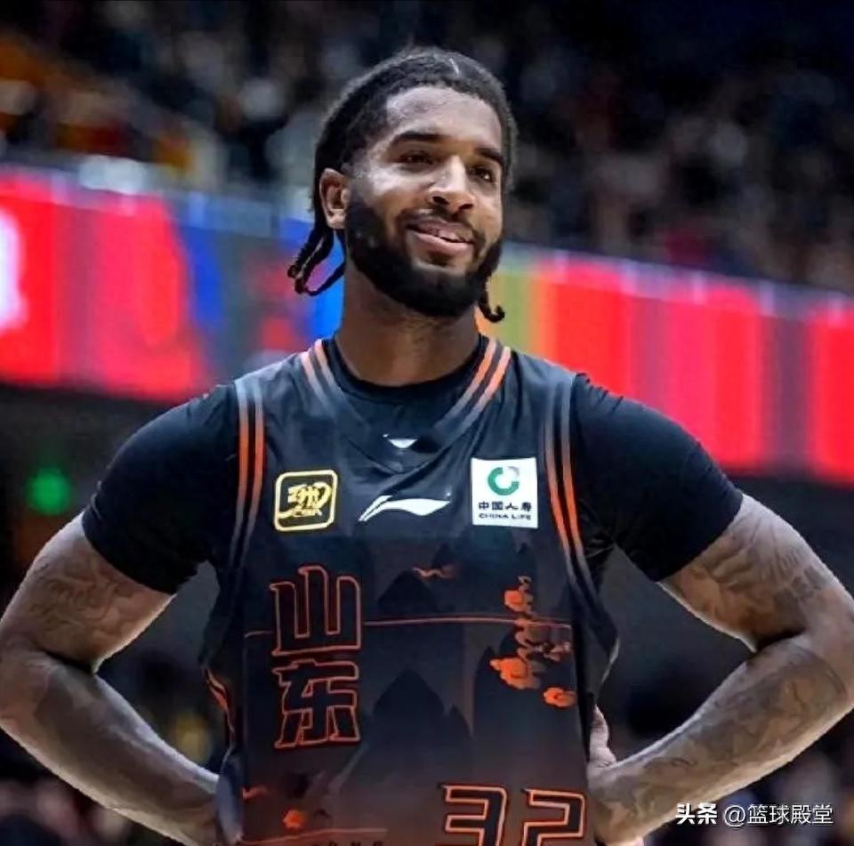 還想留隊(duì)！克里斯表態(tài)繼續(xù)在山東效力，若無法控制情緒還需斟酌！