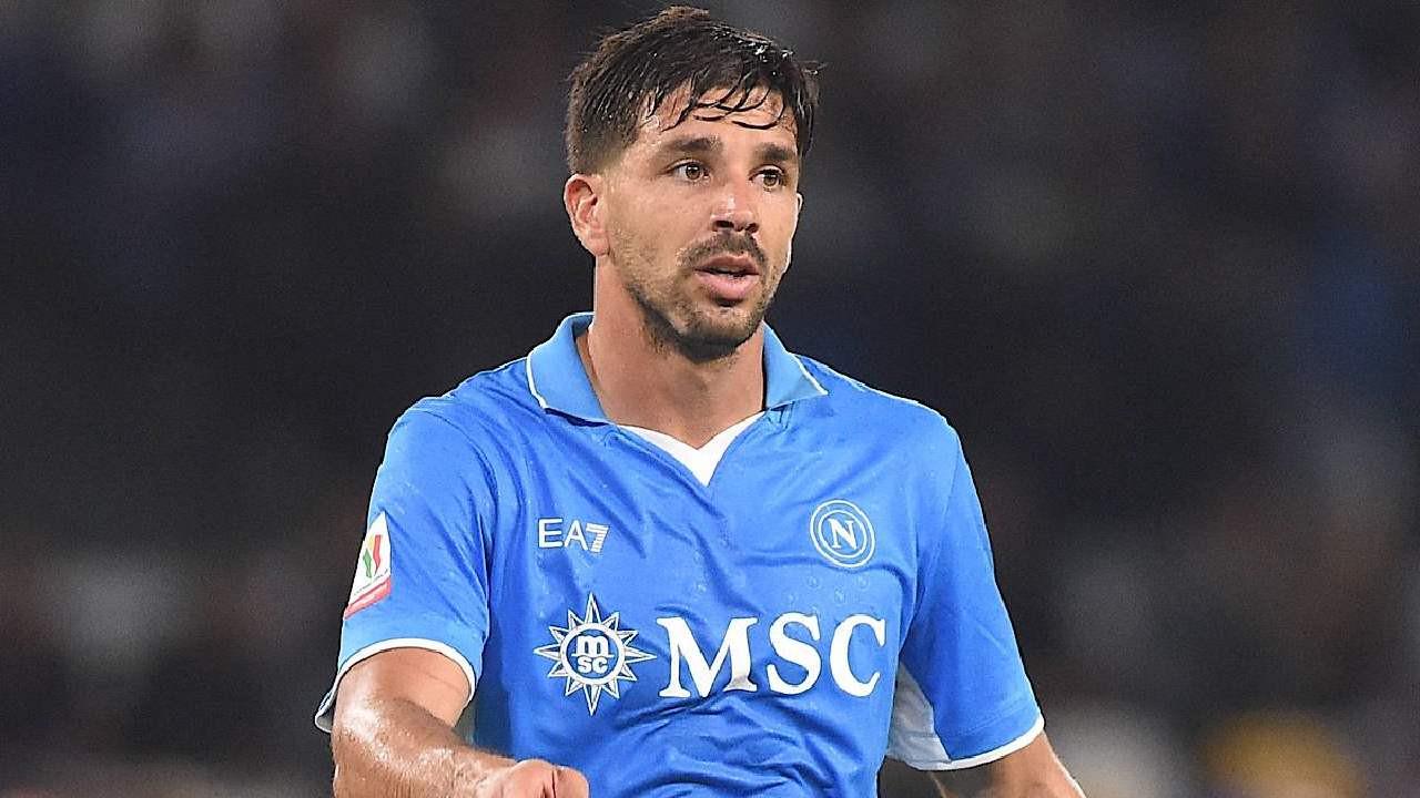 意媒：喬瓦尼-西蒙尼因身體不適提前退出那不勒斯訓(xùn)練課